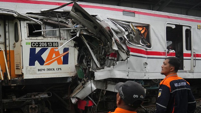 U sudaru vozova 14 poginulih